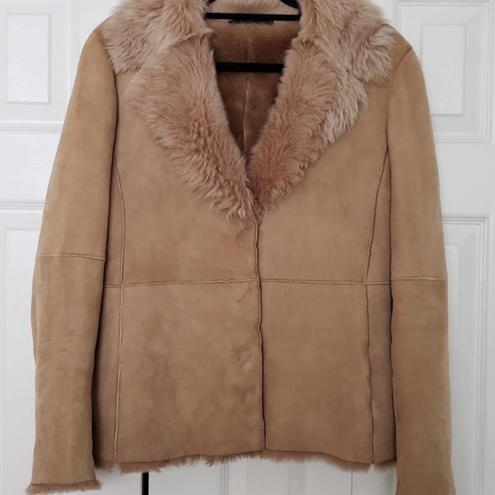 Tahari women Brown winter coat size small pre-owne